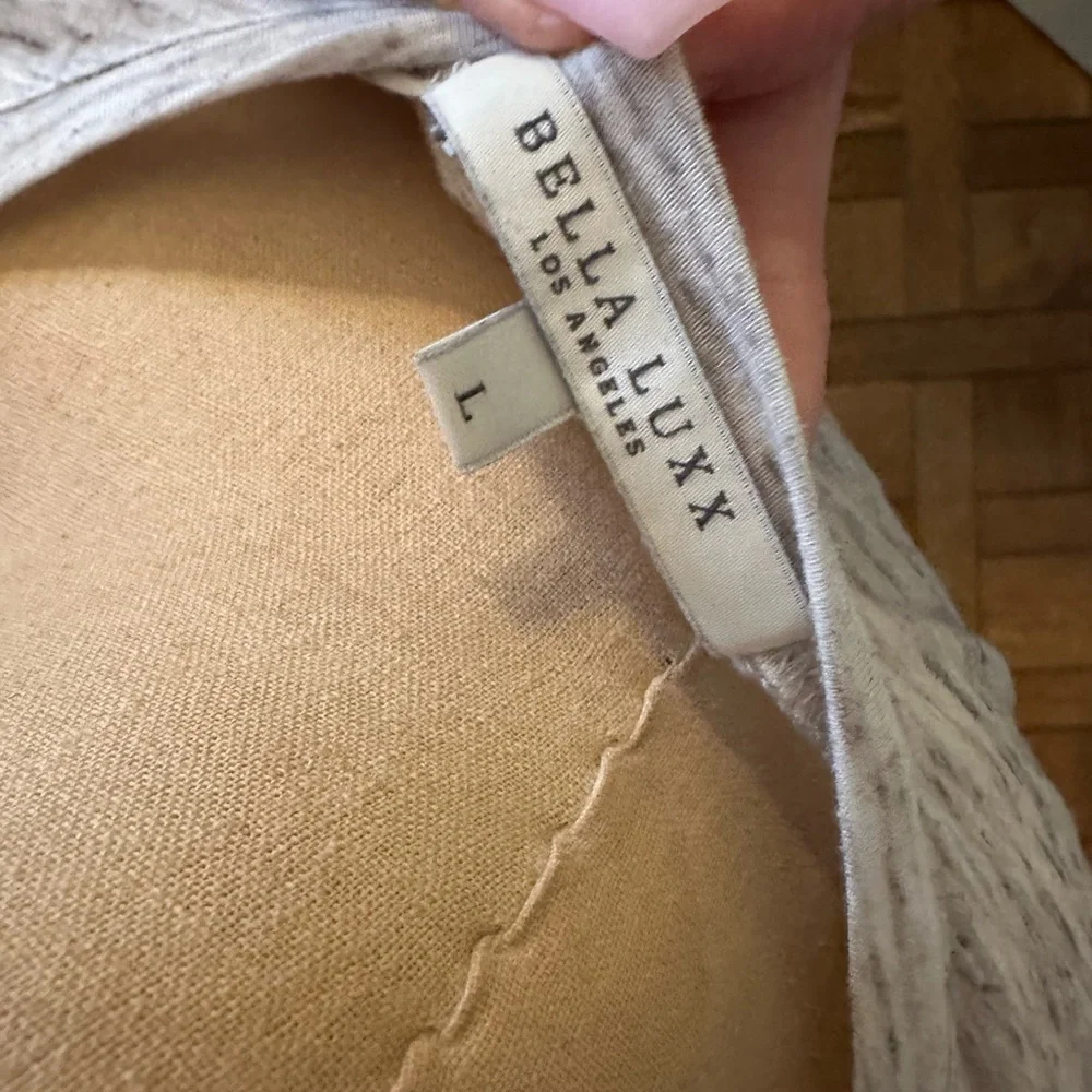 Bella Luxx tshirt size L - Picture 4 of 4
